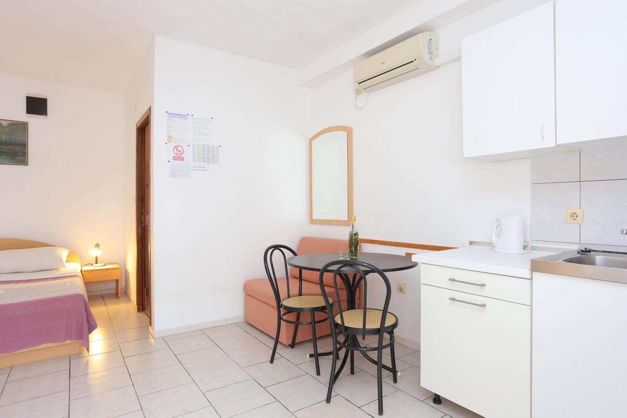 Family Friendly Apartments With A Swimming Pool Businci, Ciovo - 11232 Τρογκίρ Δωμάτιο φωτογραφία