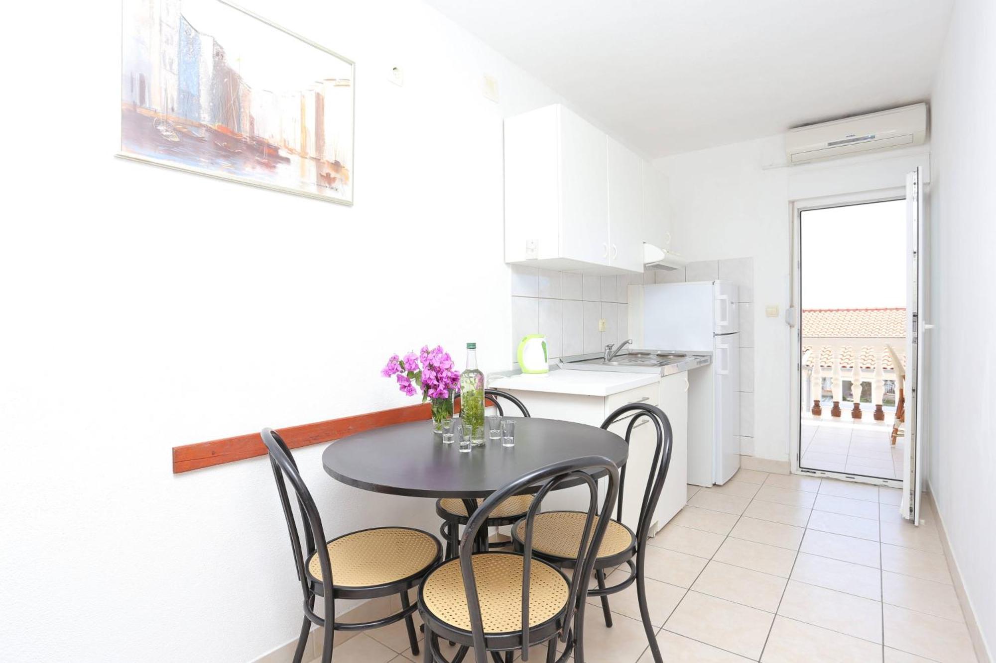 Family Friendly Apartments With A Swimming Pool Businci, Ciovo - 11232 Τρογκίρ Εξωτερικό φωτογραφία